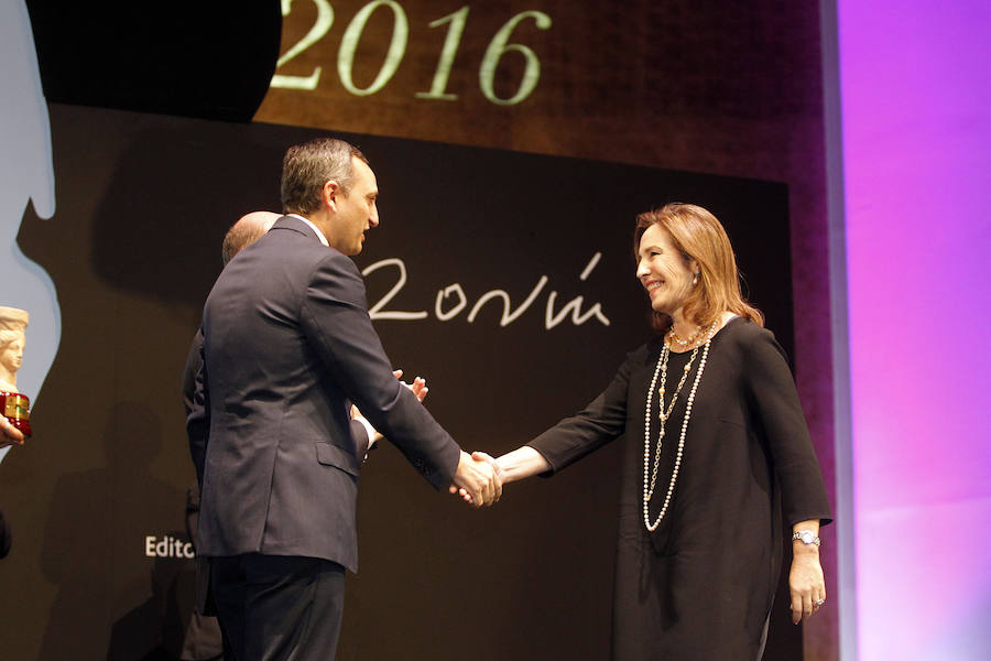 &#039;Dispara a la luna&#039; de Reyes Calderón, Premio Azorín 2016