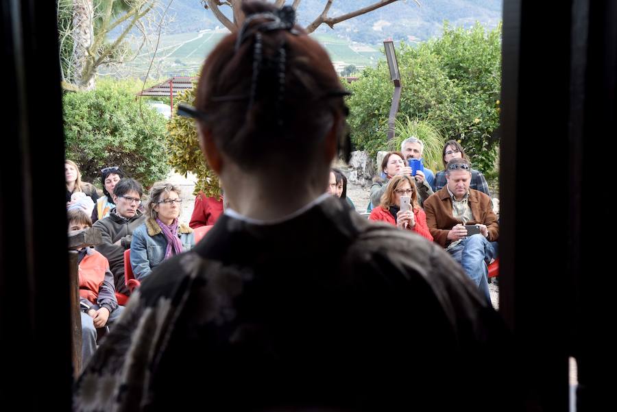 Las flores danzan en Los Palacios