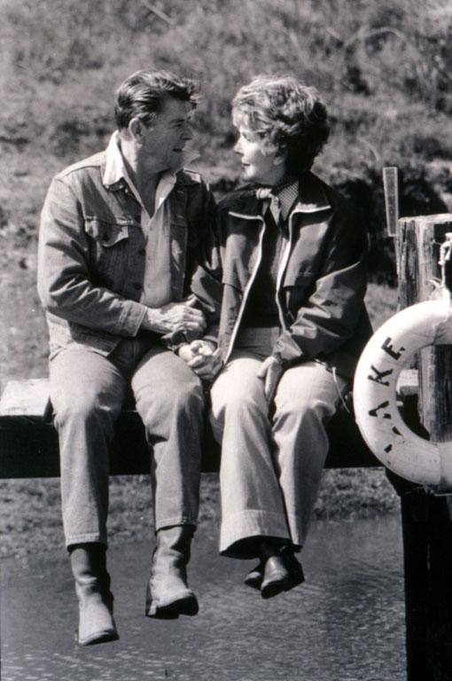 Nancy y Ronald Reagan en un imagen de fecha indeterminada.
