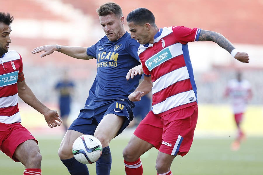 El UCAM duerme a un punto del líder (2-1)