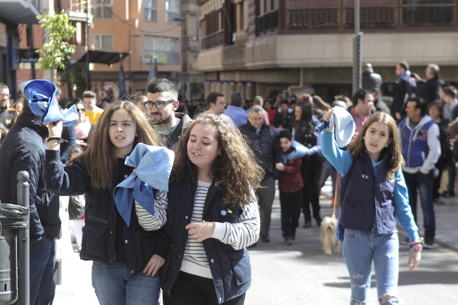 Una marea azul recorre el casco antiguo y el centro de Lorca