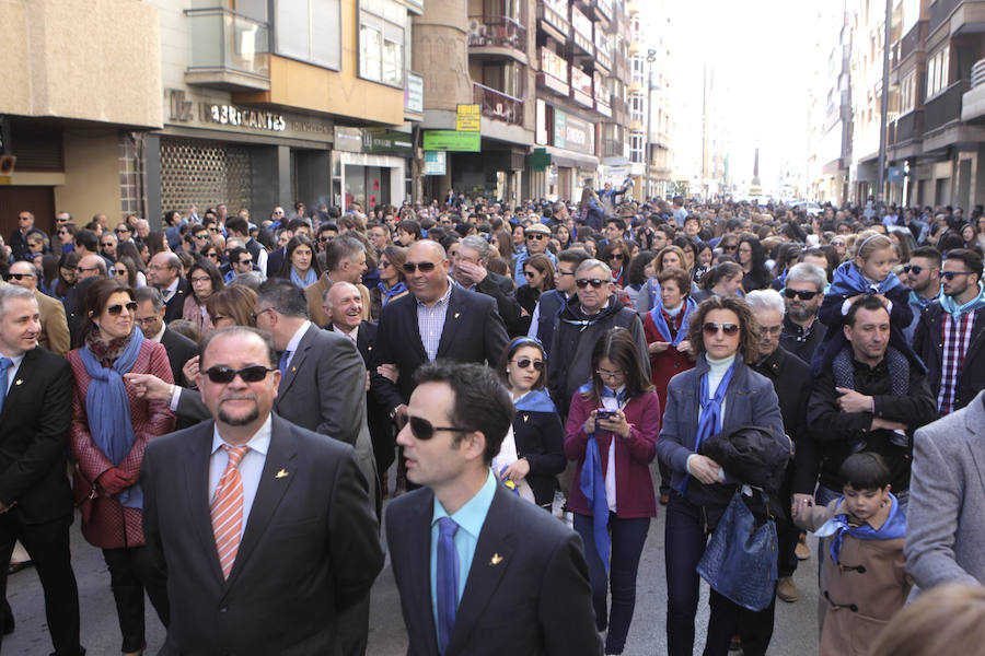 Una marea azul recorre el casco antiguo y el centro de Lorca