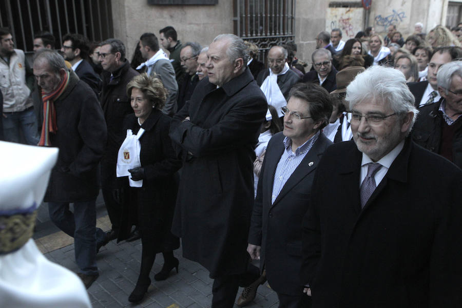 Una marea blanca recorre el casco antiguo y el centro de Lorca