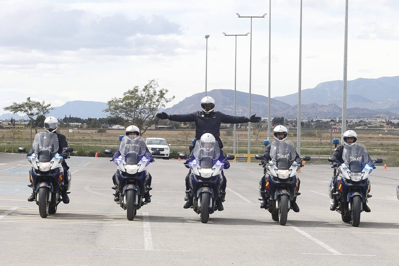 Los polis dominan las dos ruedas
