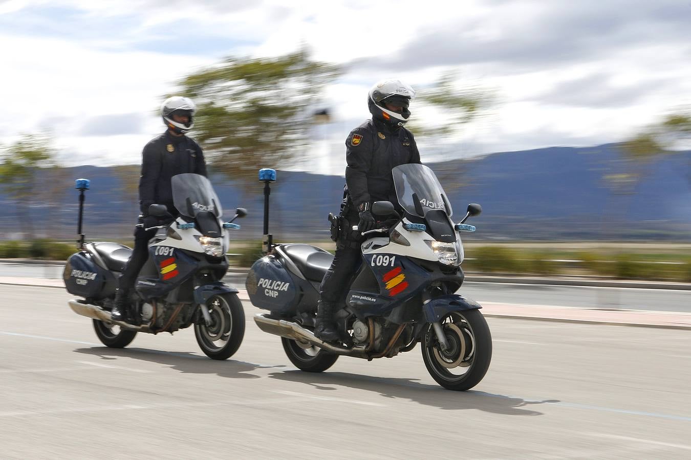 Los polis dominan las dos ruedas