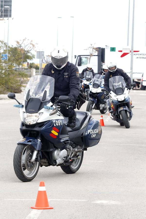 Los polis dominan las dos ruedas