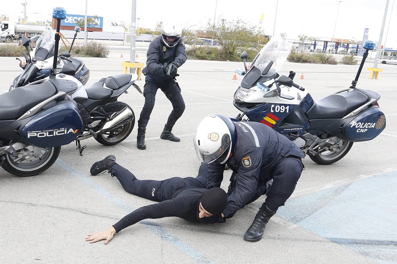 Los polis dominan las dos ruedas