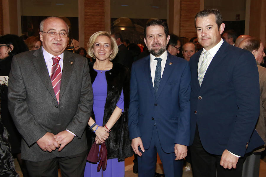 La pregonera reúne a blancos y azules en el Mass