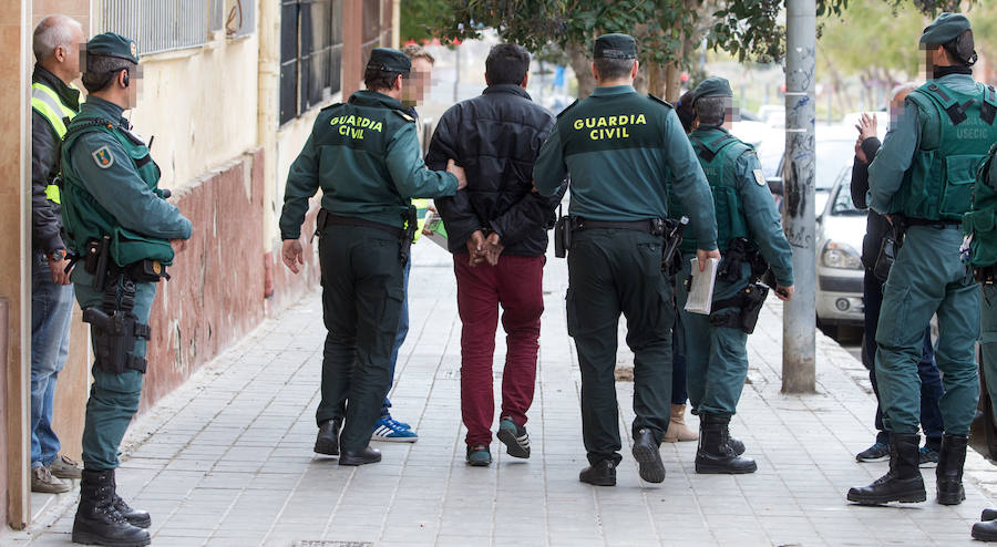 Operación de la Guardia Civil en el barrio José Antonio