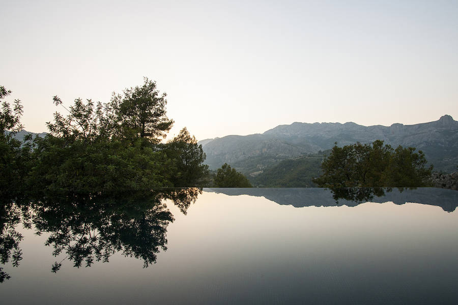 Benimantell tiene el hotel mejor integrado en la naturaleza