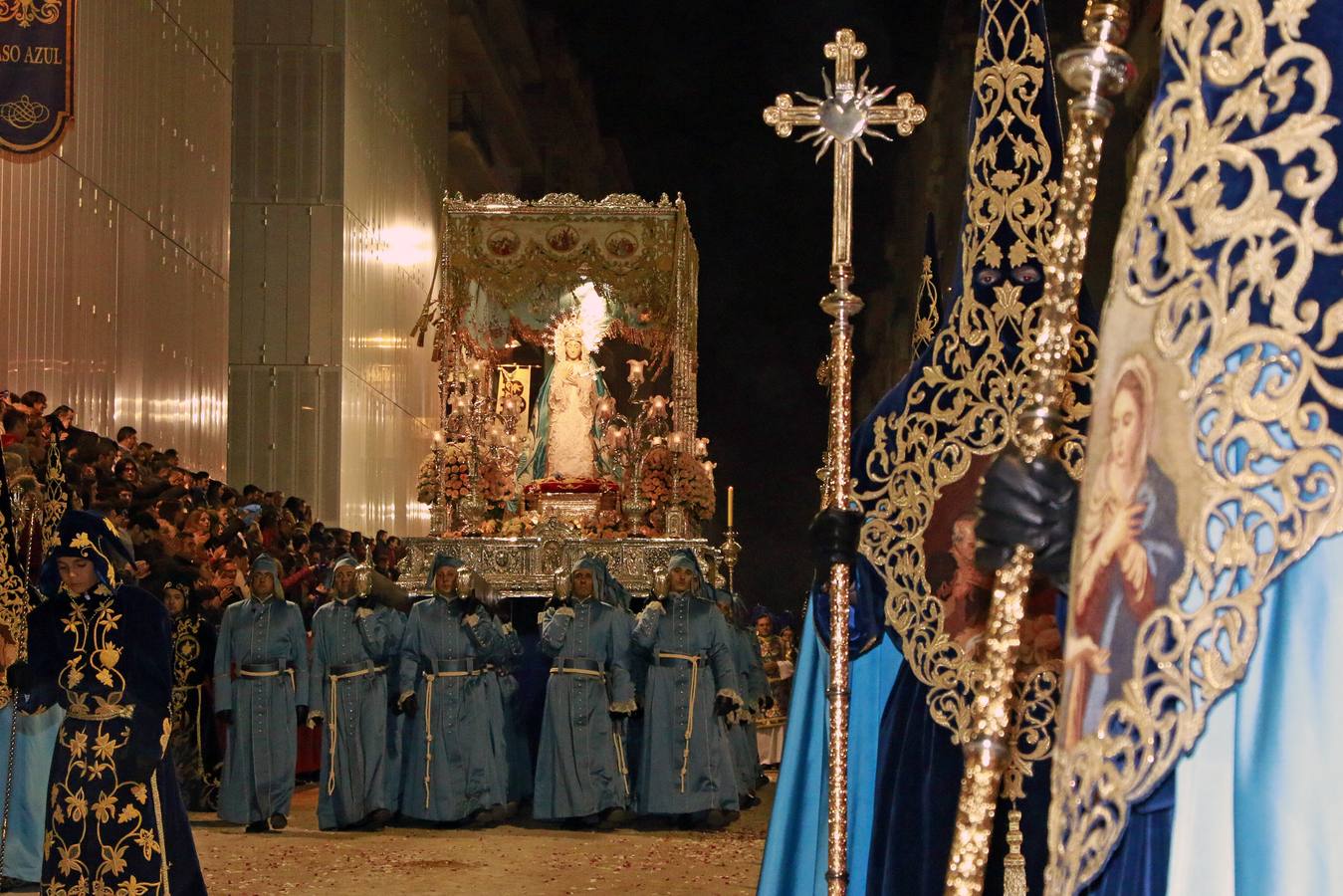 Delirio azul en Lorca el Viernes de Dolores