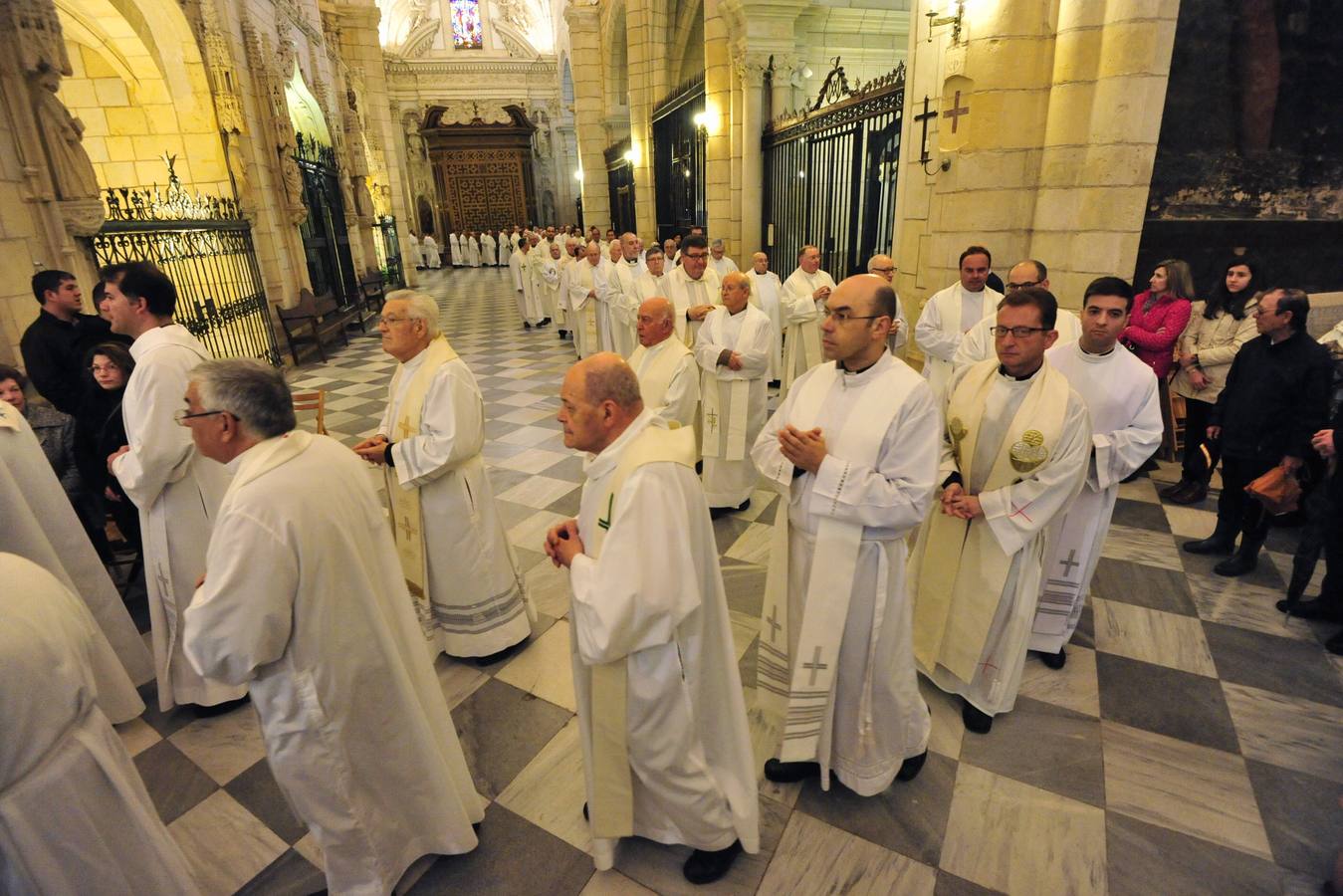 Lorca Planes consagra el Santo Crisma y los óleos