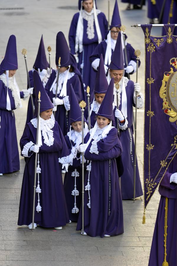 Un río de túnicas moradas