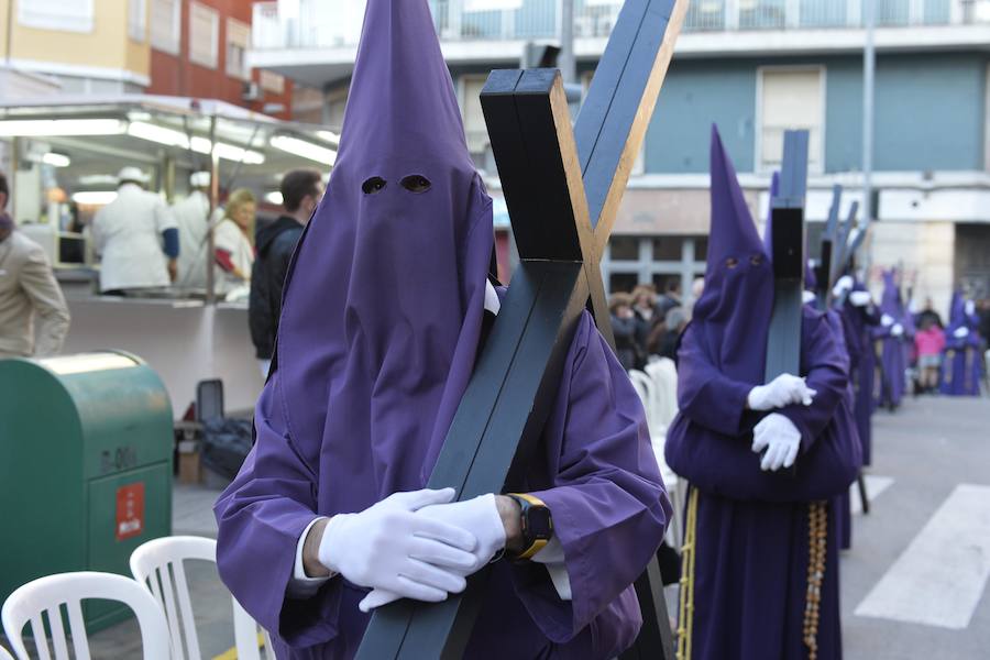 Un río de túnicas moradas