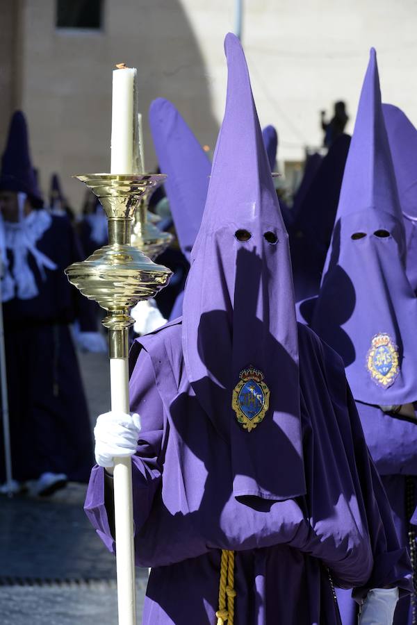 Un río de túnicas moradas