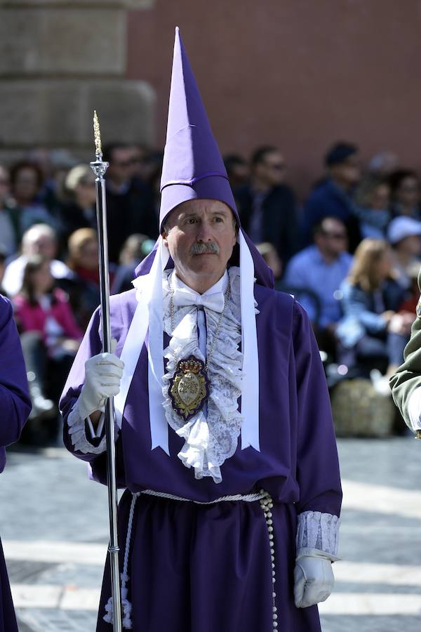 Un río de túnicas moradas