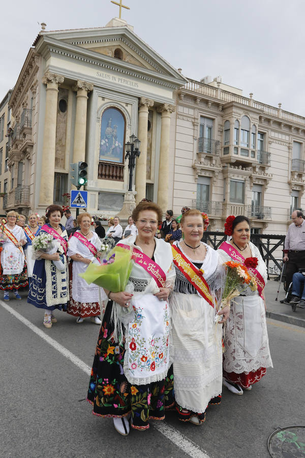 Capazos de flores para la Morenica