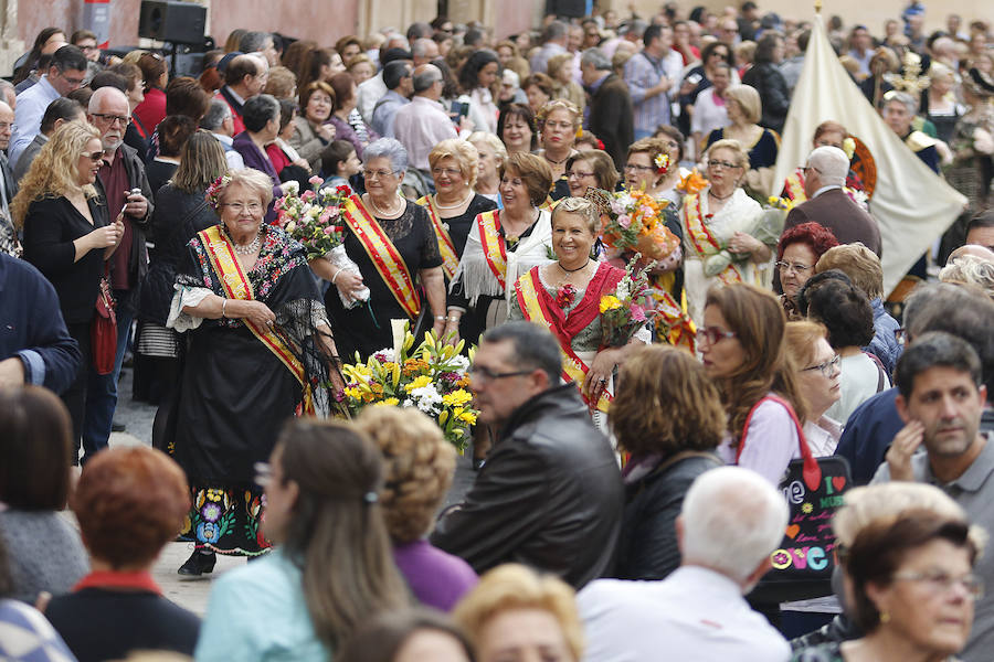 Capazos de flores para la Morenica