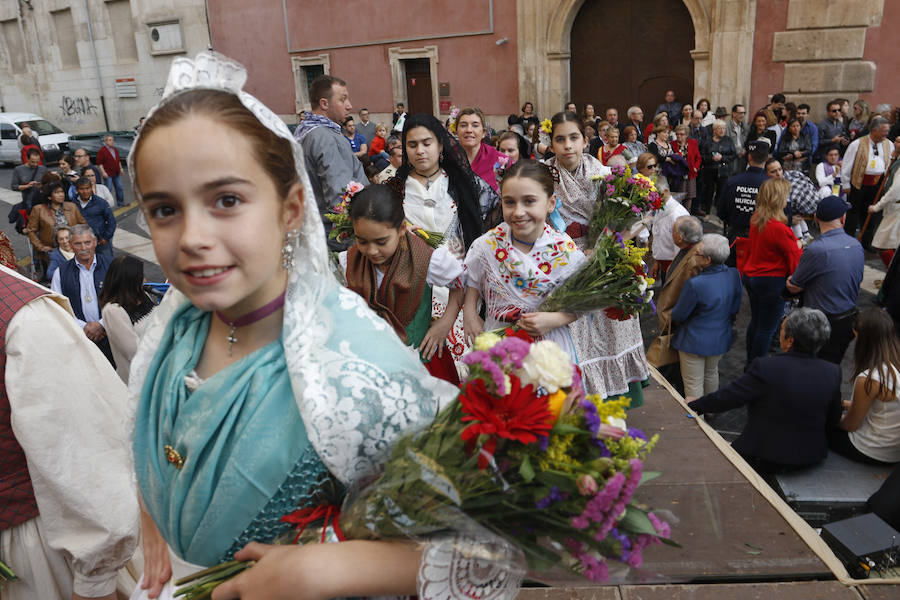 Capazos de flores para la Morenica