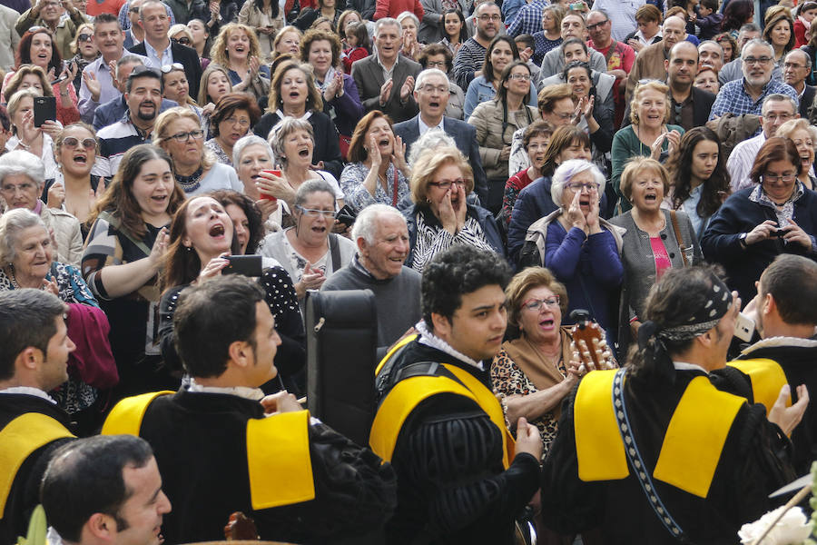 Capazos de flores para la Morenica