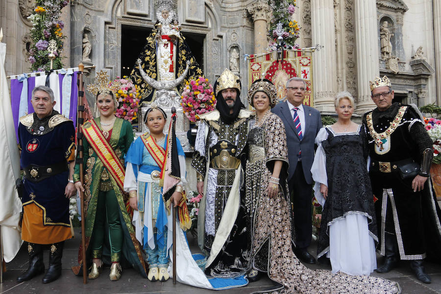 Capazos de flores para la Morenica