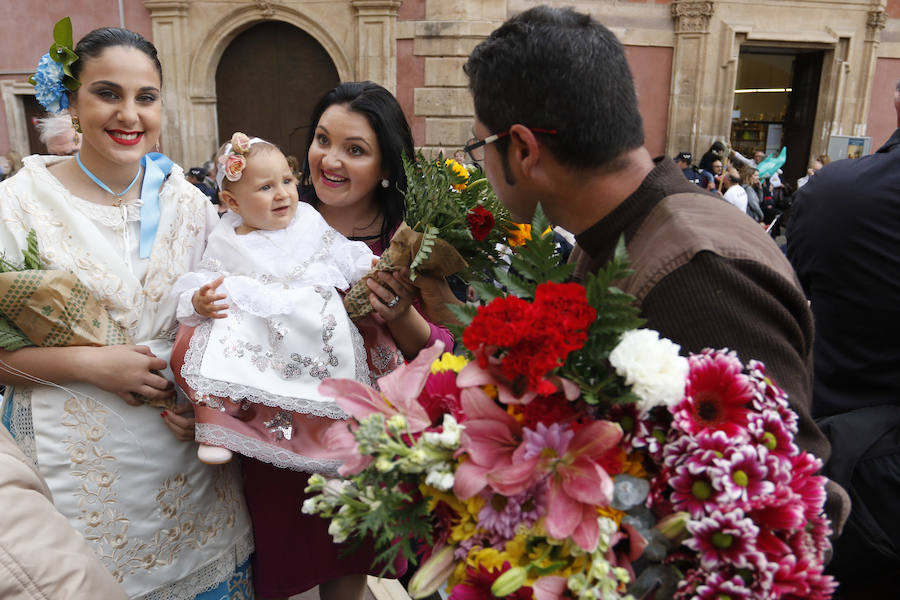 Capazos de flores para la Morenica