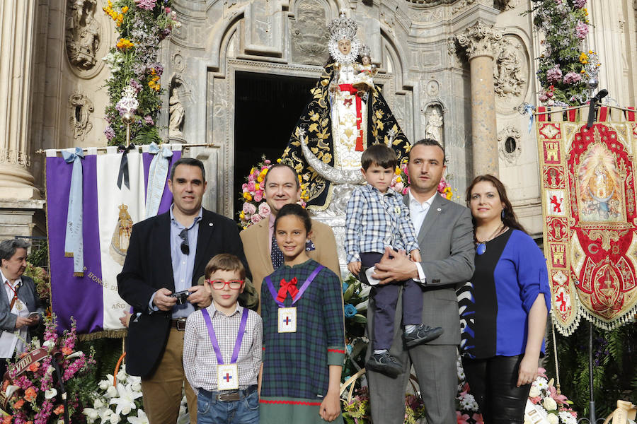 Capazos de flores para la Morenica