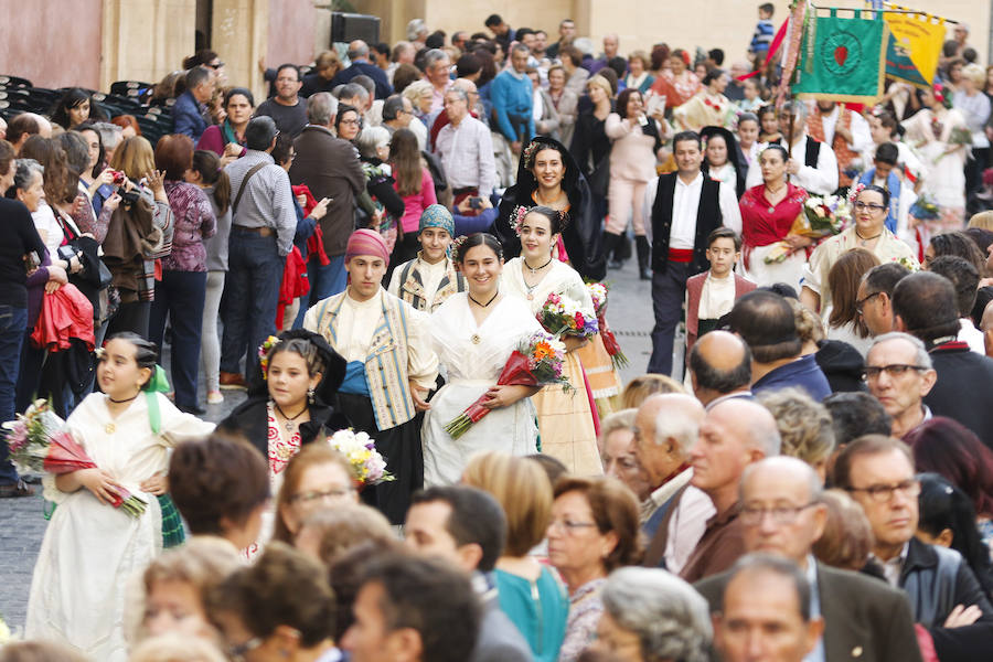 Capazos de flores para la Morenica