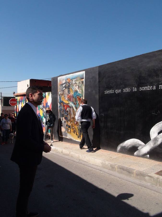 Murales en tributo al poeta cabrero en Orihuela