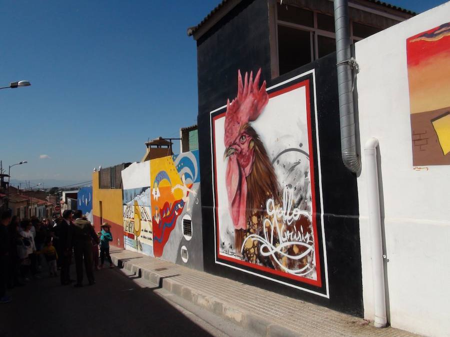 Murales en tributo al poeta cabrero en Orihuela