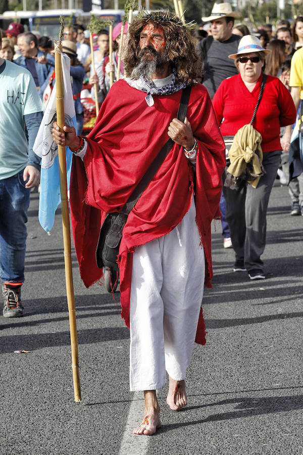 Miles de romeros participan en la Peregrina (I)