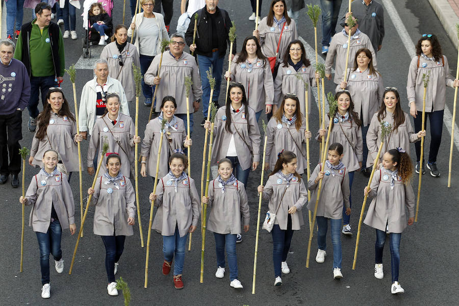 Miles de romeros participan en la Peregrina (I)