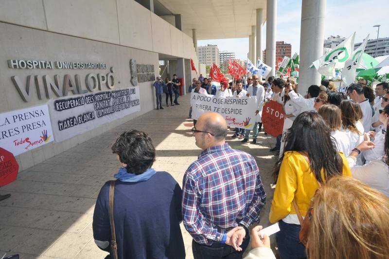 Concentración de trabajadores del Hospital del Vinalopó