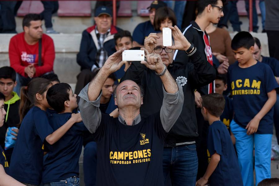 El UCAM cumple y se coloca líder