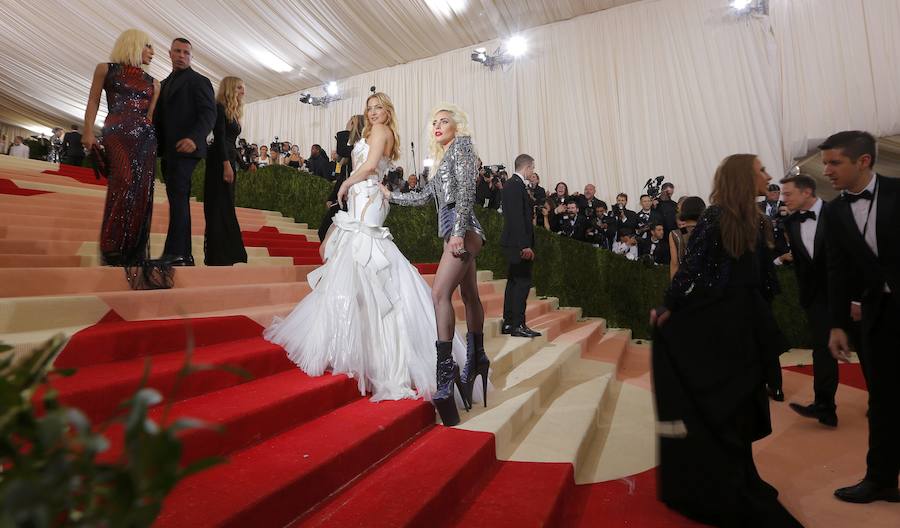 Kate Hudson y Lady Gaga en la gala de los MET. 