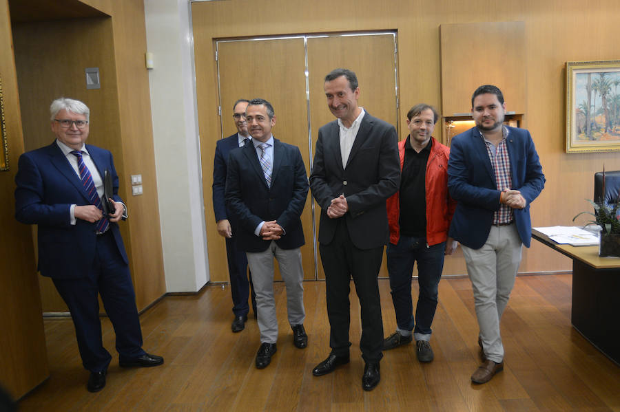 Diego García, presidente del Elche, se ha reunido con Carlos González