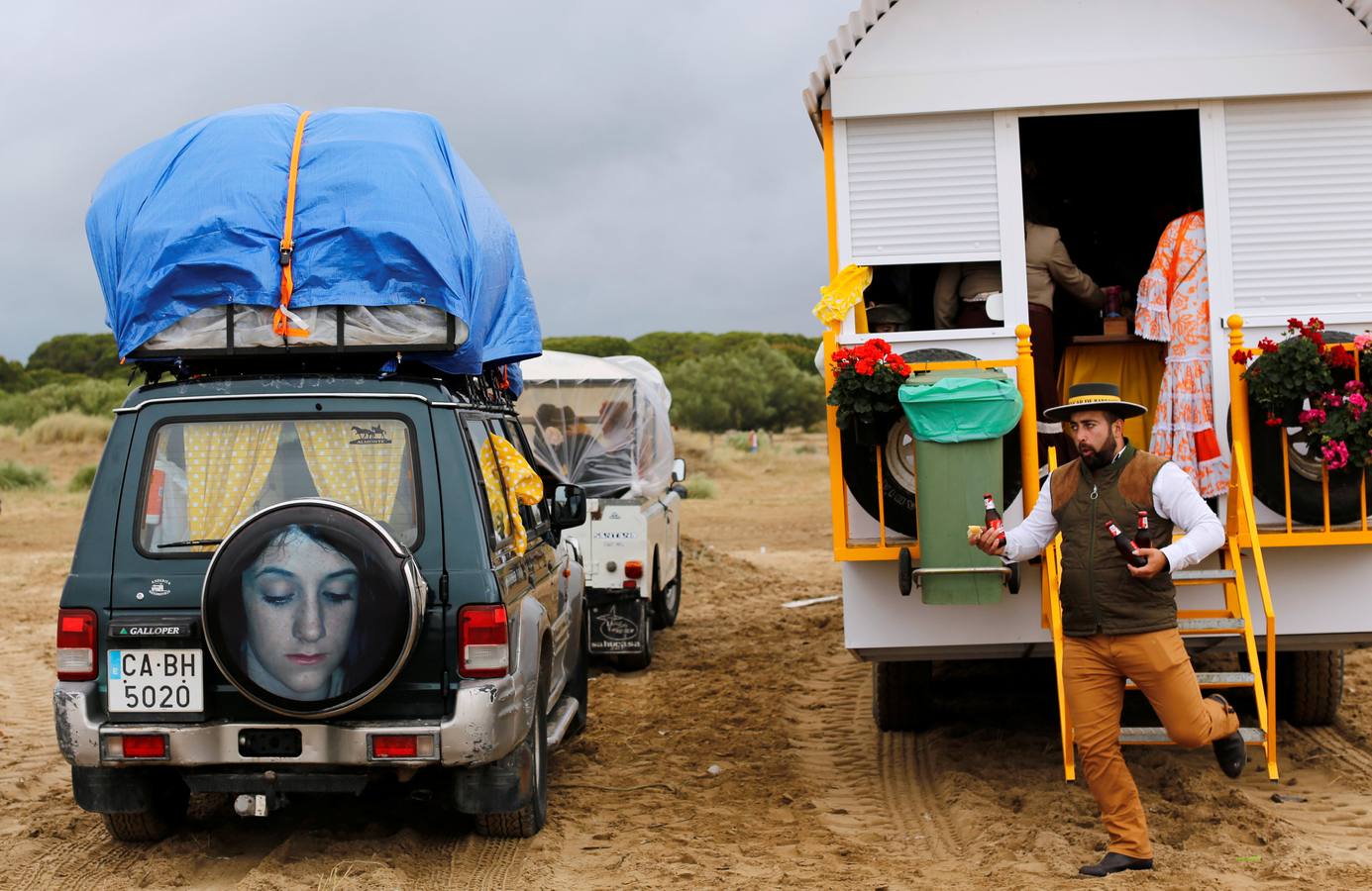 La lluvia desluce el Rocío
