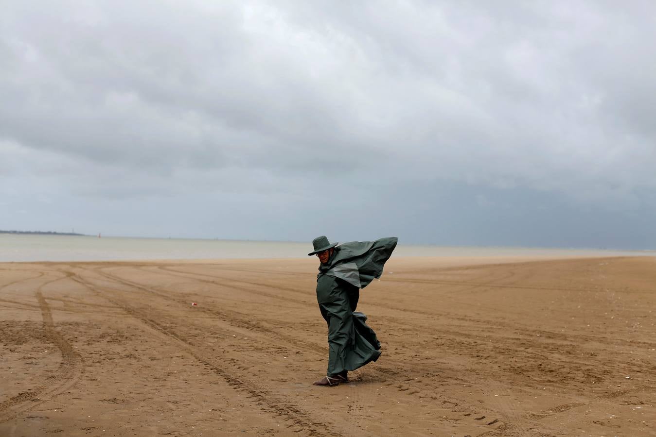 La lluvia desluce el Rocío