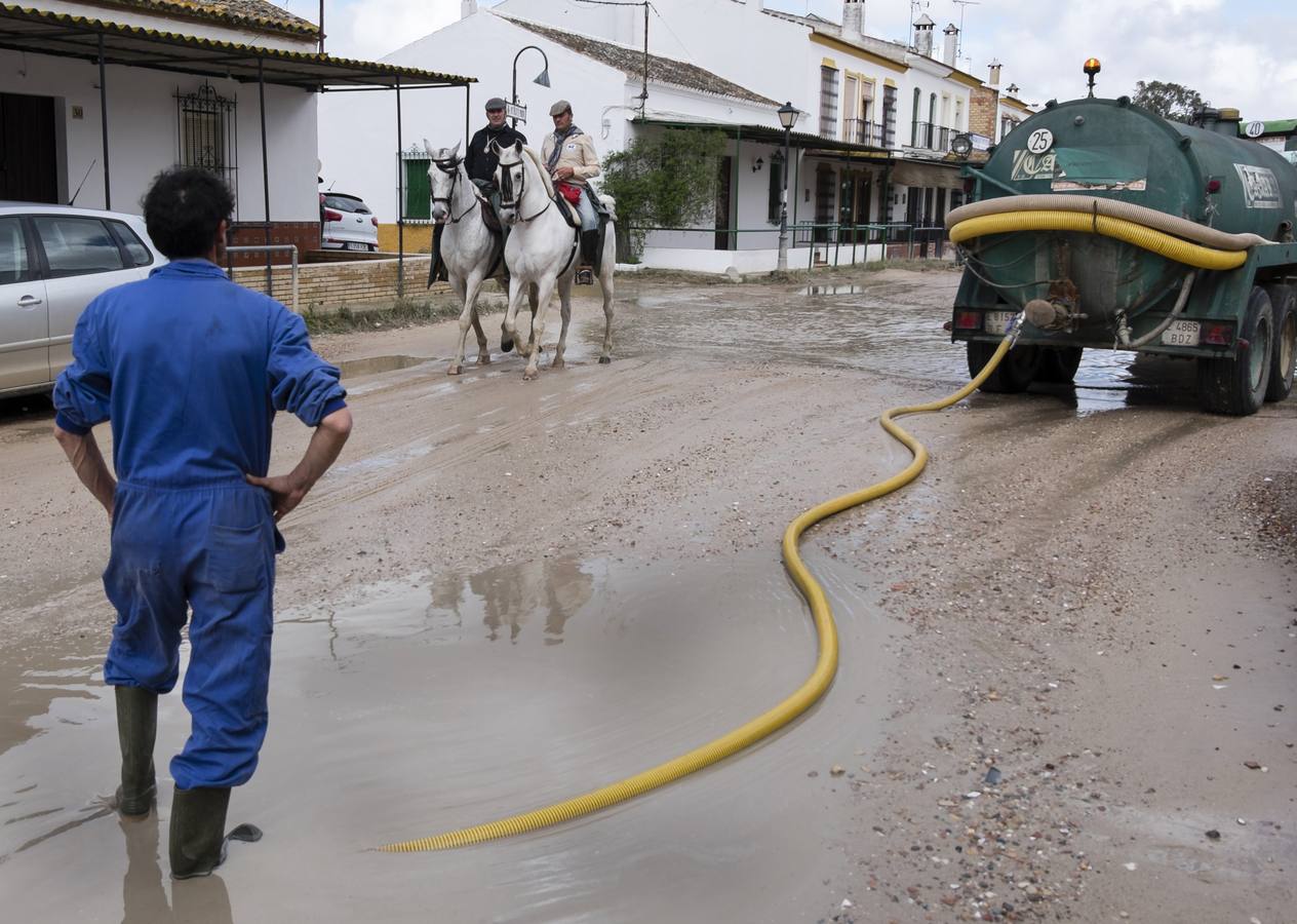 La lluvia desluce el Rocío