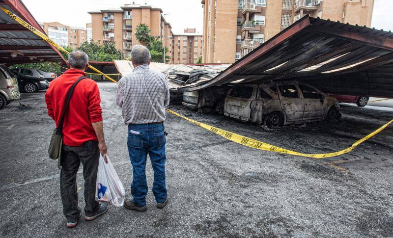 Coches reducidos a cenizas en Alicante