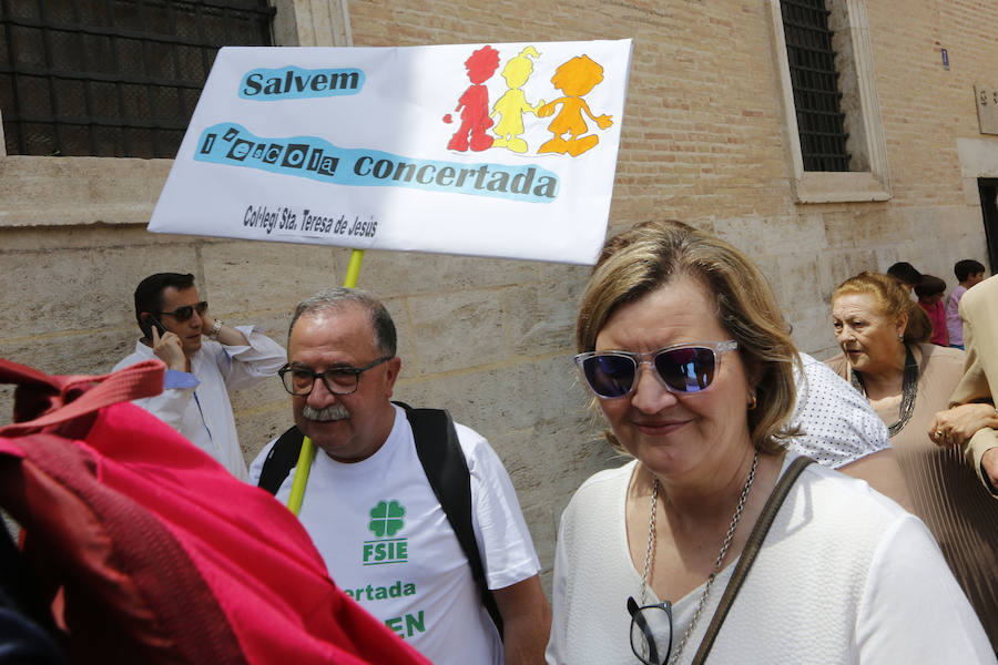 Familias y docentes piden «salvar» la escuela concertada