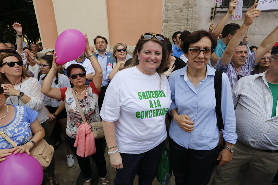 Familias y docentes piden «salvar» la escuela concertada