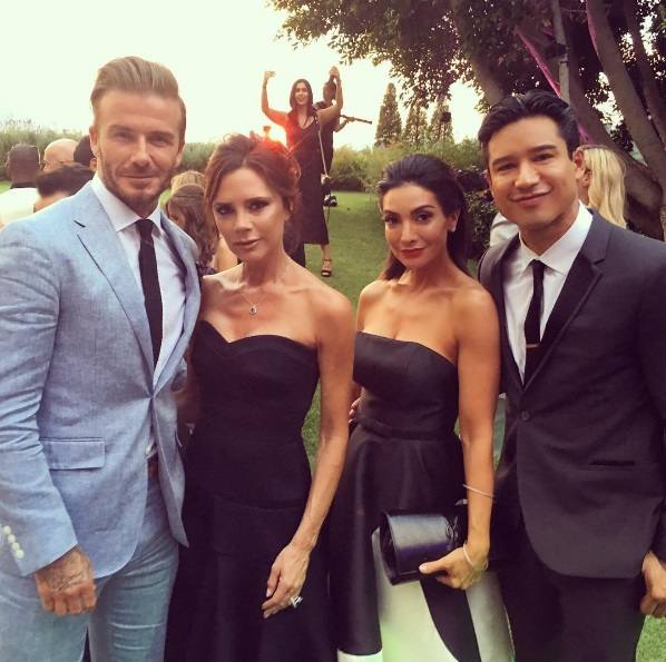 El actor Mario López en el convite junto a su mujer y la glamurosa pareja formada por David y Victoria Beckham.