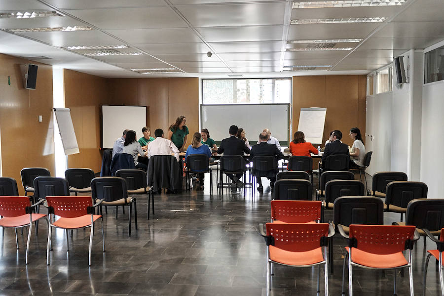 Reunión de la PAH con representantes de bancos y el Ayuntamiento