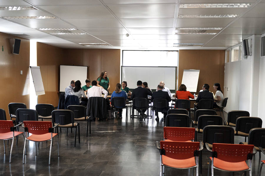 Reunión de la PAH con representantes de bancos y el Ayuntamiento