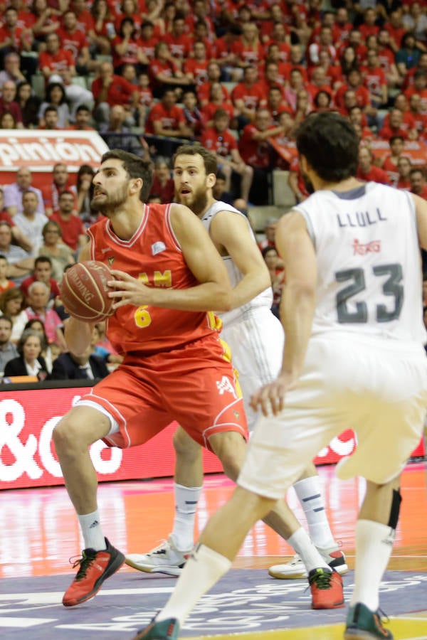 Milagro en el Palacio (91-87)