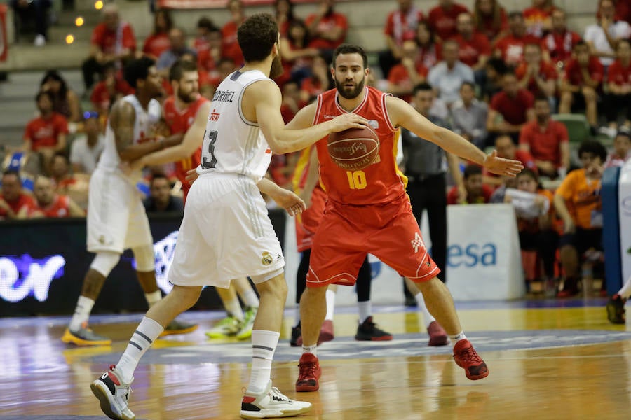 Milagro en el Palacio (91-87)