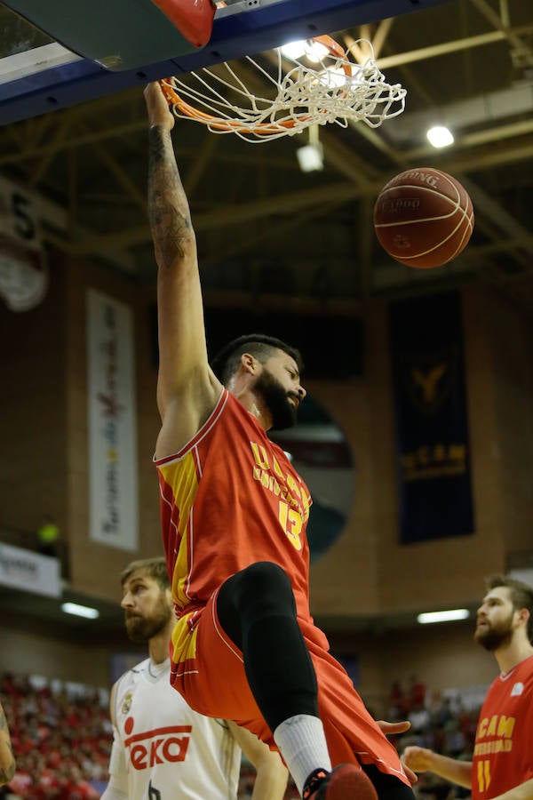 Milagro en el Palacio (91-87)