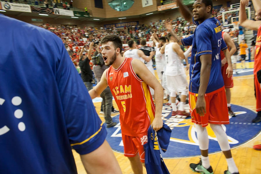 Milagro en el Palacio (91-87)