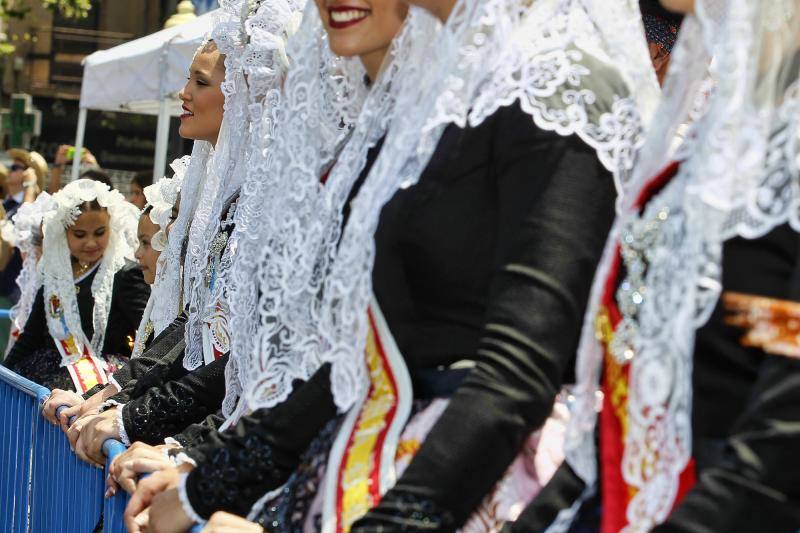 La primera mascletá de Hogueras hace retumbar Luceros